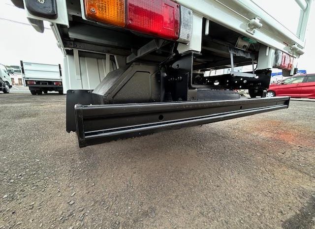 MITSUBISHI FUSO CANTER GUTS 2017 full