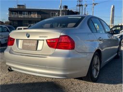 BMW 3 Series 320i 2010 full