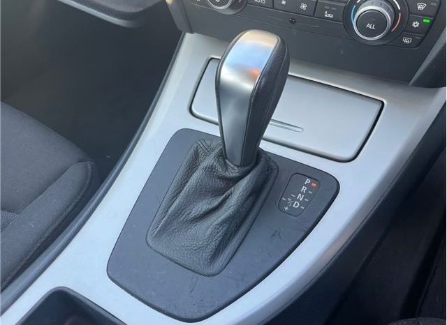 BMW 3 Series 320i 2010 full