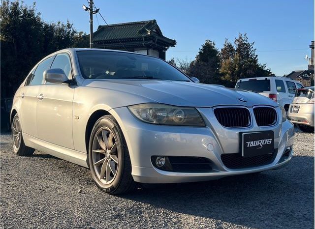 BMW 3 Series 320i 2010 full