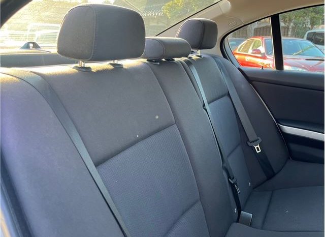 BMW 3 Series 320i 2010 full