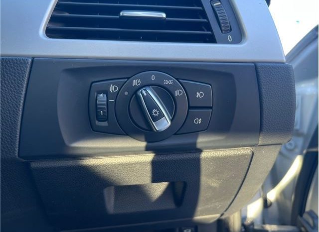 BMW 3 Series 320i 2010 full