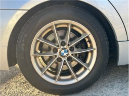 BMW 3 Series 320i 2010 full