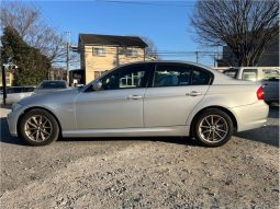 BMW 3 Series 320i 2010 full