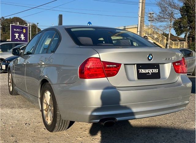 BMW 3 Series 320i 2010 full