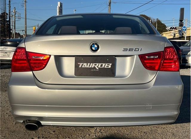 BMW 3 Series 320i 2010 full