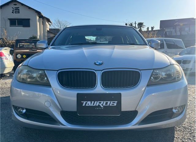 BMW 3 Series 320i 2010 full