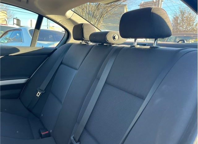 BMW 3 Series 320i 2010 full