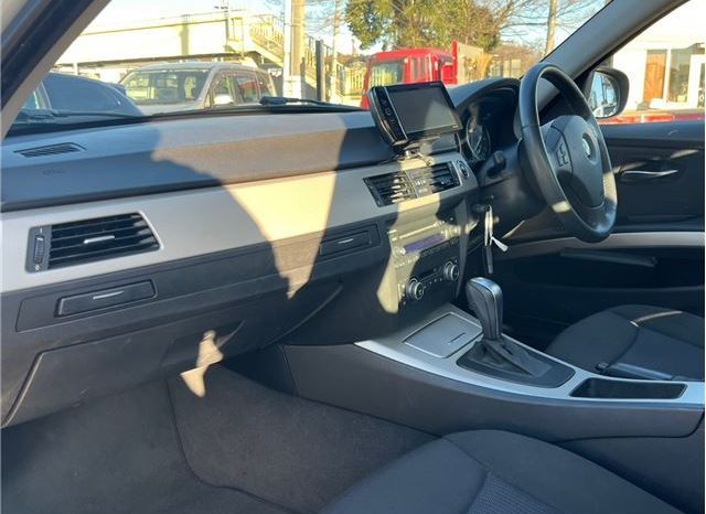 BMW 3 Series 320i 2010 full