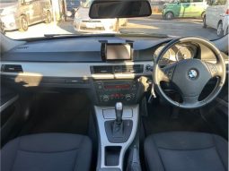 BMW 3 Series 320i 2010 full