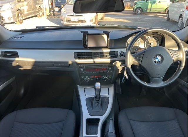 BMW 3 Series 320i 2010 full