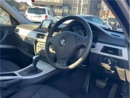 BMW 3 Series 320i 2010 full