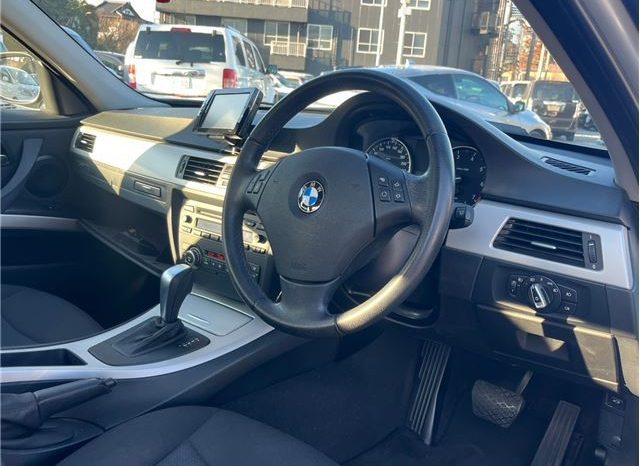 BMW 3 Series 320i 2010 full