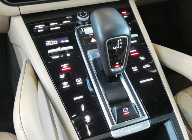 PORSCHE CAYENNE BASEGRADE 2019 full