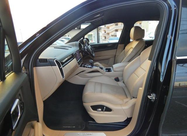 PORSCHE CAYENNE BASEGRADE 2019 full
