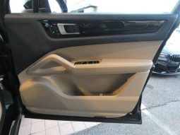 PORSCHE CAYENNE BASEGRADE 2019 full