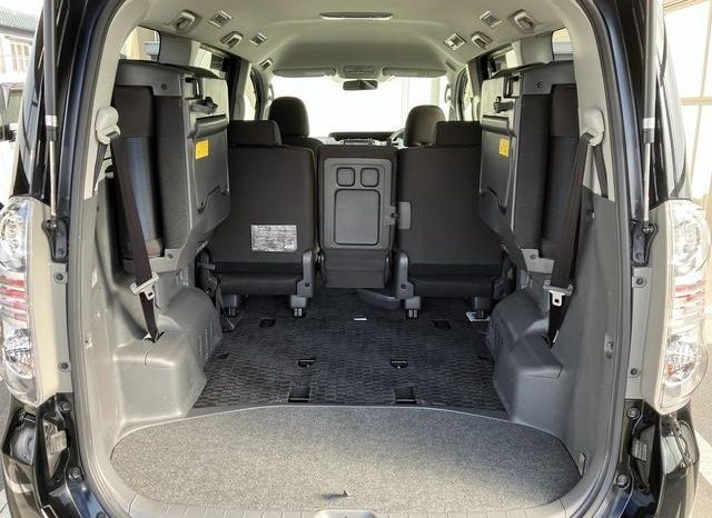 TOYOTA VOXY Z 2009 full