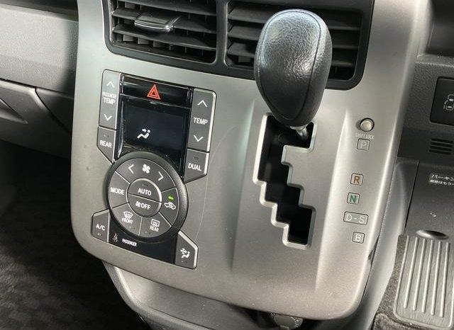 TOYOTA VOXY Z 2009 full