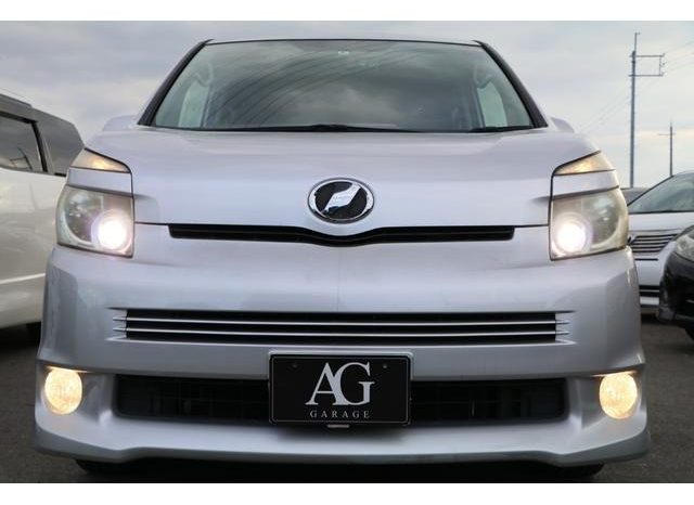 TOYOTA VOXY ( ZS ) 2008 full