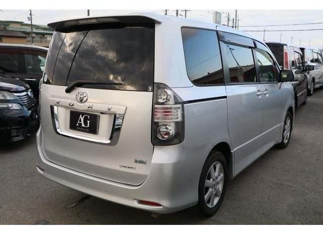 TOYOTA VOXY ( ZS ) 2008 full