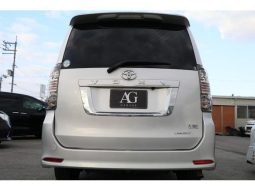 TOYOTA VOXY ( ZS ) 2008 full