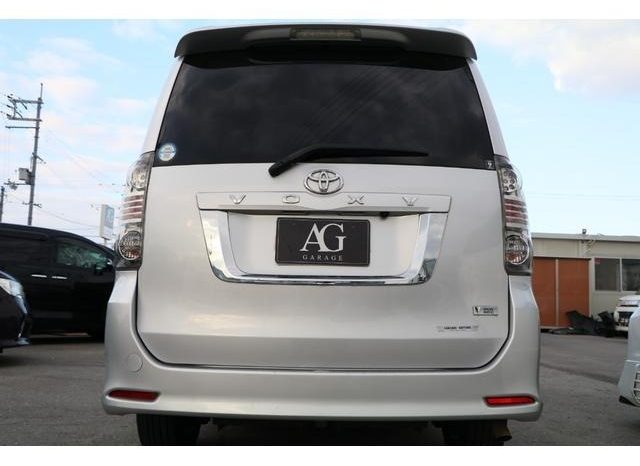 TOYOTA VOXY ( ZS ) 2008 full