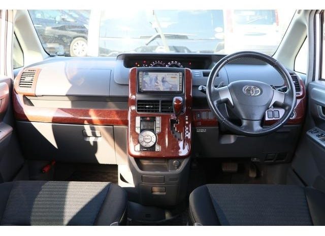 TOYOTA VOXY ( ZS ) 2008 full