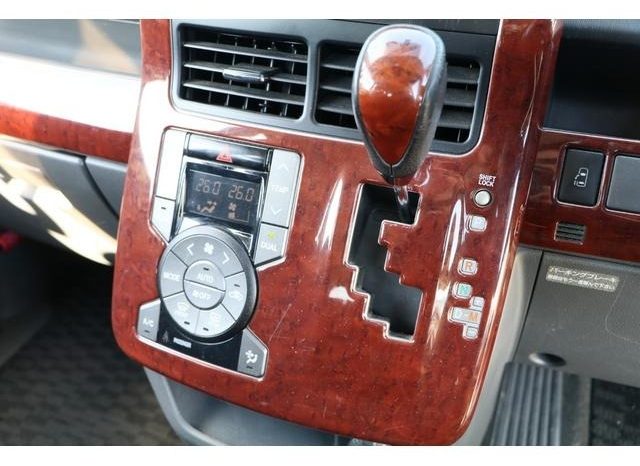 TOYOTA VOXY ( ZS ) 2008 full