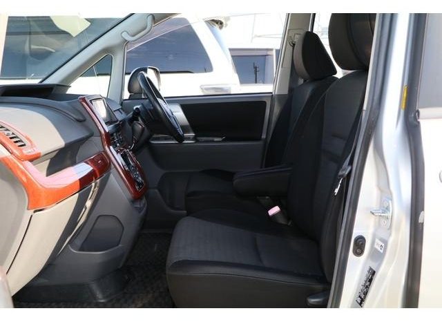 TOYOTA VOXY ( ZS ) 2008 full