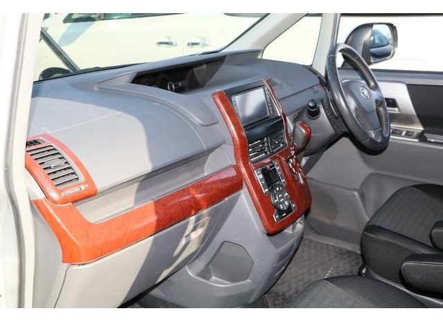 TOYOTA VOXY ( ZS ) 2008 full