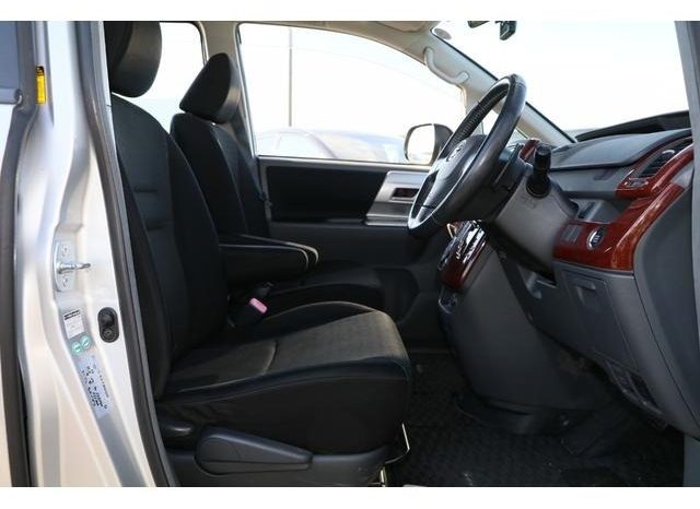 TOYOTA VOXY ( ZS ) 2008 full