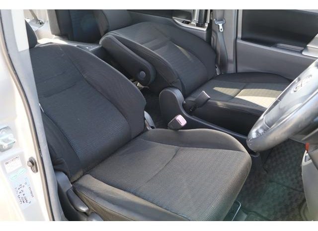 TOYOTA VOXY ( ZS ) 2008 full