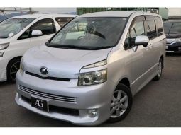 TOYOTA VOXY ( ZS ) 2008 full