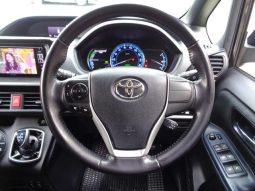 TOYOTA VOXY HYBRID V 2015 full