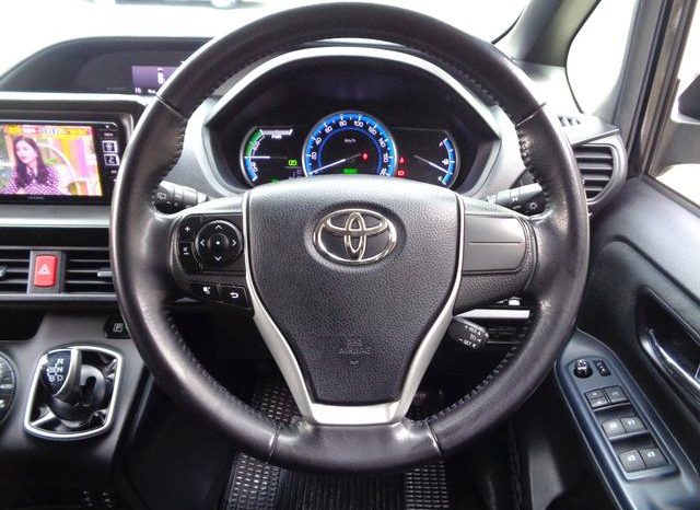 TOYOTA VOXY HYBRID V 2015 full