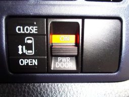 TOYOTA VOXY HYBRID V 2015 full