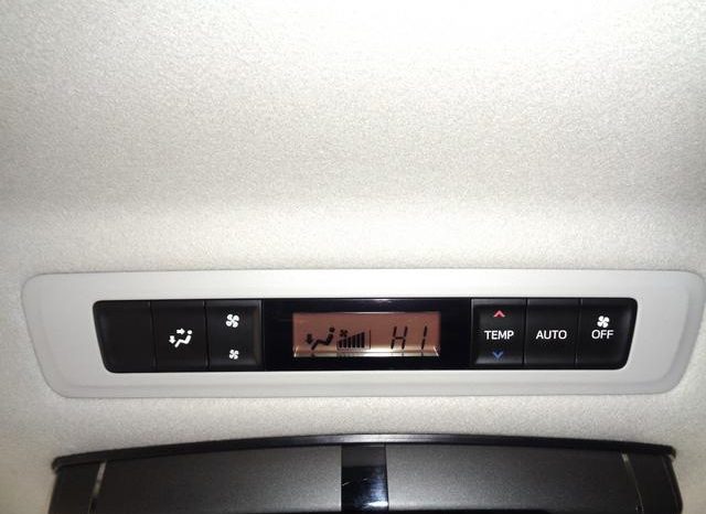 TOYOTA VOXY HYBRID V 2015 full