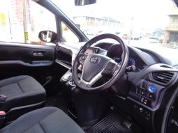 TOYOTA VOXY HYBRID V 2015 full