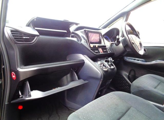 TOYOTA VOXY HYBRID V 2015 full