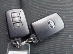 TOYOTA VOXY HYBRID V 2015 full