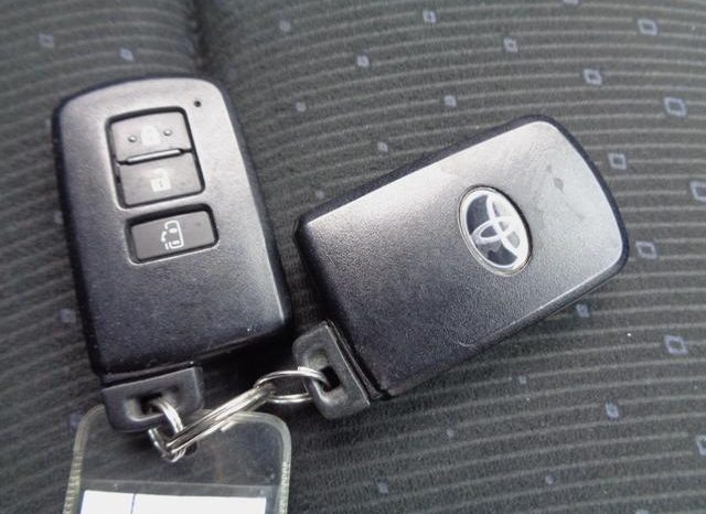 TOYOTA VOXY HYBRID V 2015 full