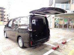 TOYOTA VOXY HYBRID V 2015 full