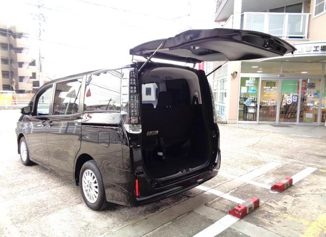 TOYOTA VOXY HYBRID V 2015 full