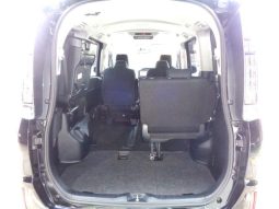 TOYOTA VOXY HYBRID V 2015 full