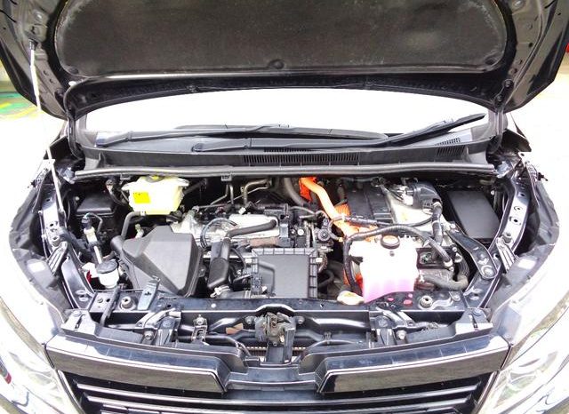 TOYOTA VOXY HYBRID V 2015 full