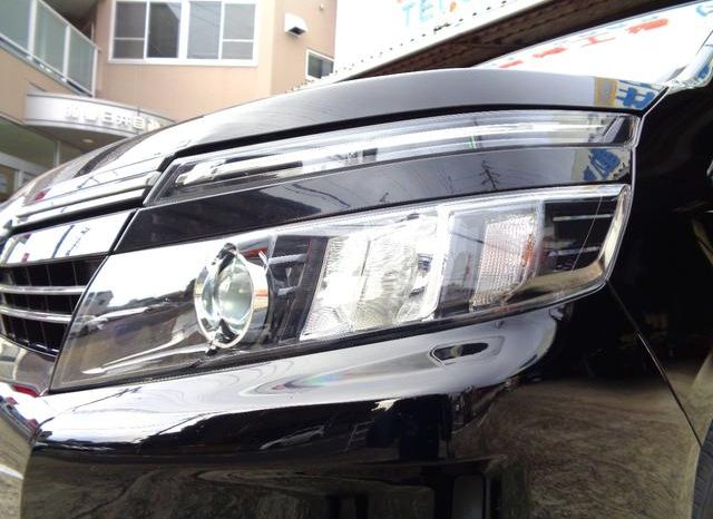 TOYOTA VOXY HYBRID V 2015 full