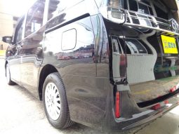 TOYOTA VOXY HYBRID V 2015 full