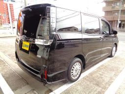 TOYOTA VOXY HYBRID V 2015 full