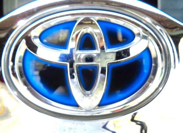 TOYOTA VOXY HYBRID V 2015 full