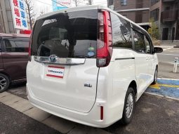 TOYOTA NOAH HYBRID G 2015 full